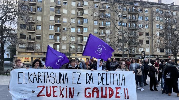 "Elkartasun feministagatik" auziperatutako sei zestoarrak epaiaren zain geratu dira
