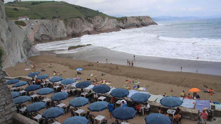 Itzurungo kantina, komunak eta dutxa zerbitzuak esleitzeko lehiaketa deitu du Udalak
