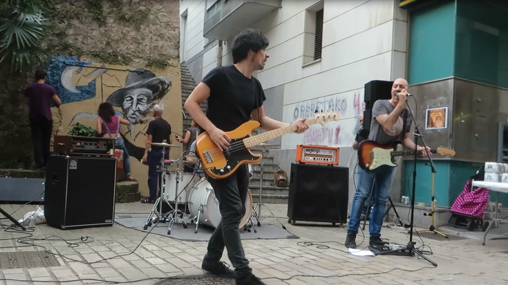 'The Grace of Dionysus' taldeak bere azken diskoa aurkeztu du Erribera kaleko horman