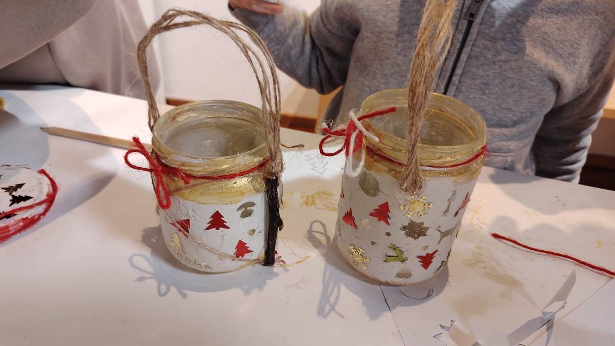 Gabonetako apaingarri jasangarriak sortu dituzte Ekoetxean