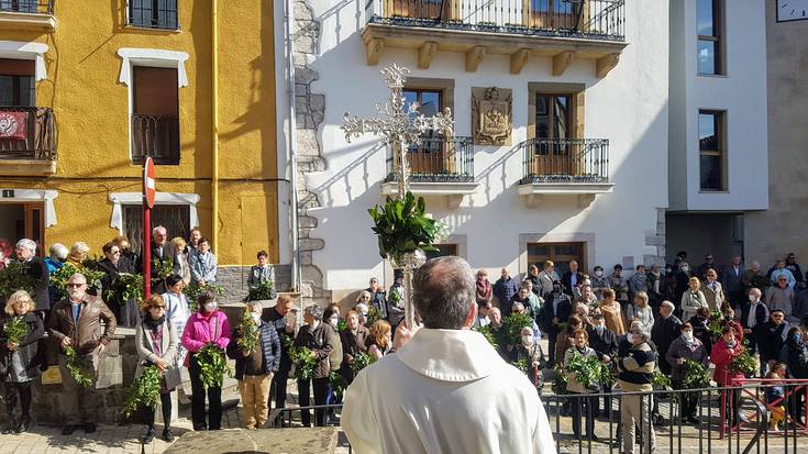 Erramuen bedeinkazioak eman dio hasiera Aste Santuari
