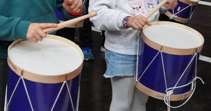 Bihar egingo dituzte ikastetxeetan danborradak