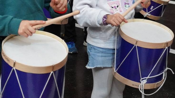 Bihar egingo dituzte ikastetxeetan danborradak