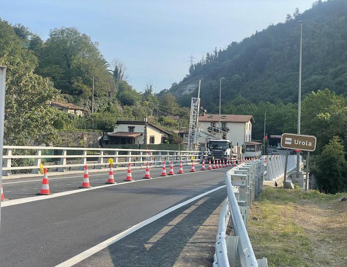 Aste honetan zabalduko dituzte Ezkuztako zubiko bi norabideak