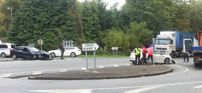 Bi autoren arteko istripua izan da Azkoititik Azkaratera bidean