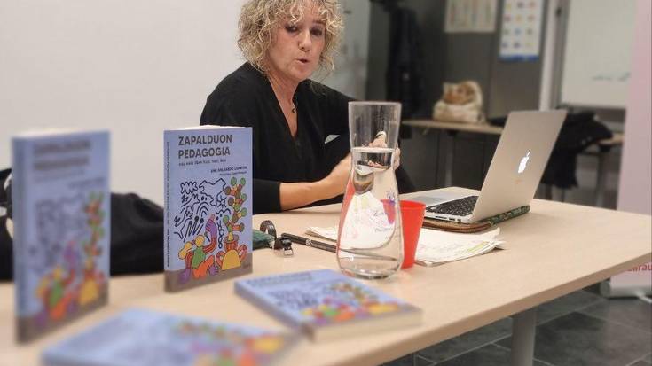 Hausnarketarako bide eman du Ane Ablanedoren hitzaldiak