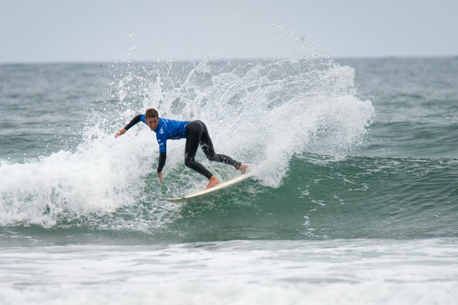 Munduko Surf Txapelketan aurrera jarraitzen du Imanol Yeregik