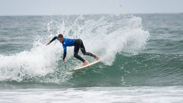 Munduko Surf Txapelketan aurrera jarraitzen du Imanol Yeregik