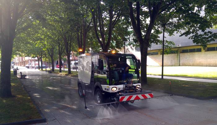 Zarauzko Udalak kaleen garbiketa zerbitzua indartu du udari begira
