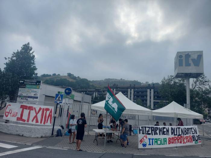 Bigarren greba eguna dute gaur Zarauzko IATko langileek