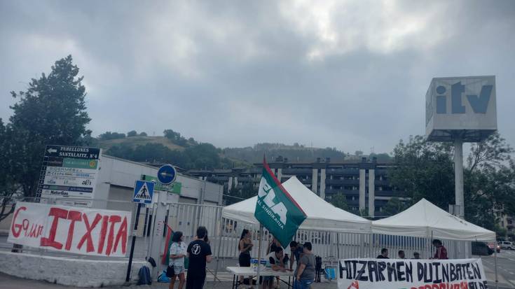 Bigarren greba eguna dute gaur Zarauzko IATko langileek