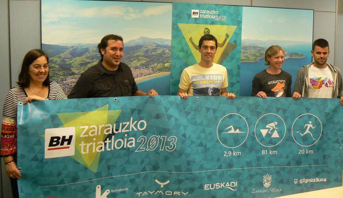 Bihar erabakiko dute Zarauzko Triatloiko igeri proba egingo duten ala ez