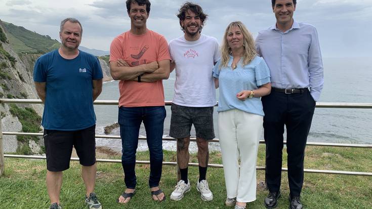 Surf jarduerak, behar bereziak dituzten haur eta gazteentzat