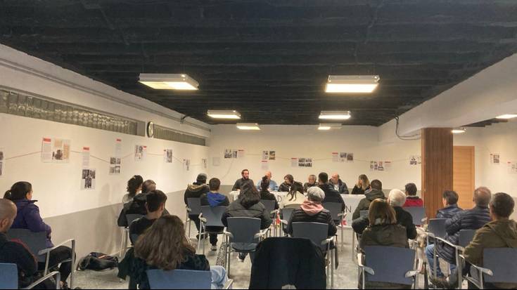 Borrokatzeak duen garrantzia azpimarratu zuten atzo Etxapen egindako mahai inguruan