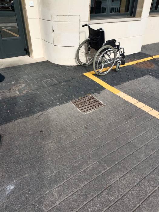 Gurpil aulki bat jaso dute udaltzainek Beheko plazan