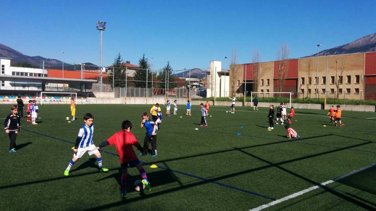 Sasoiko ongizate zentroak futbol campusa antolatu du Pazko asterako