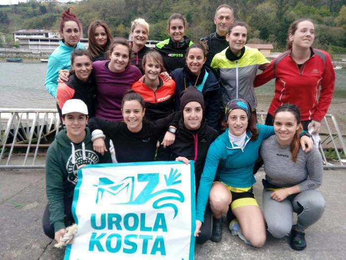 Orioko neska arraunlariek babesa eman diote maiatzaren 7ko herri galdeketari