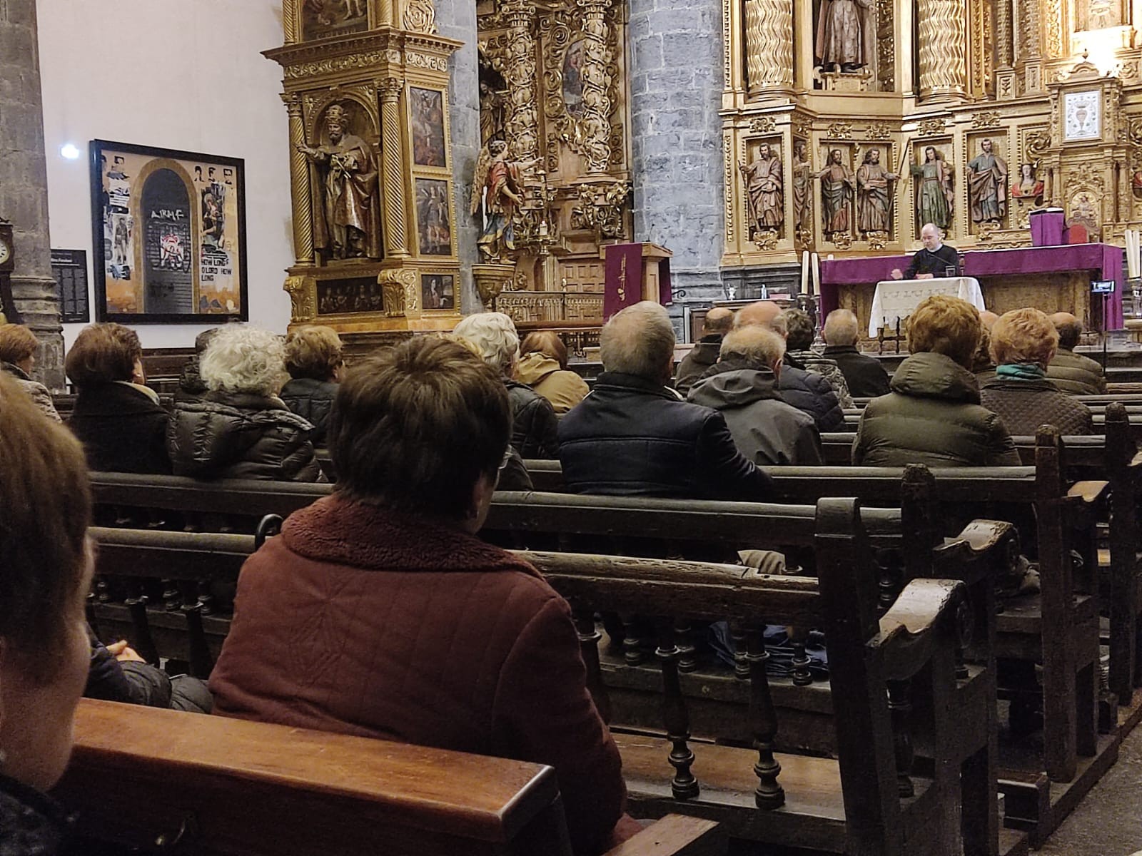 Itxaropenaz aritu da parrokian Mikel Aranguren Donostiako Elizbarrutiko bikario nagusia