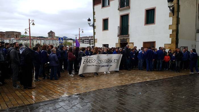 Sexu erasoa salatzeko mobilizazioa egin dute Zumaian