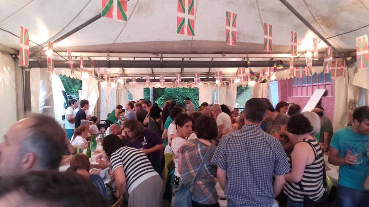 Hasi dira festak Narrondo auzoan