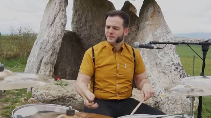 Kaleko Urdangak musika taldearen bideoklip berria: 'Agur eta Ohore'