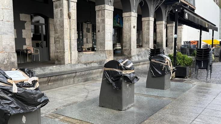 Sortzen dituzten arazoak tarteko, plazako lurpeko edukiontziak kenduko ditu udalak