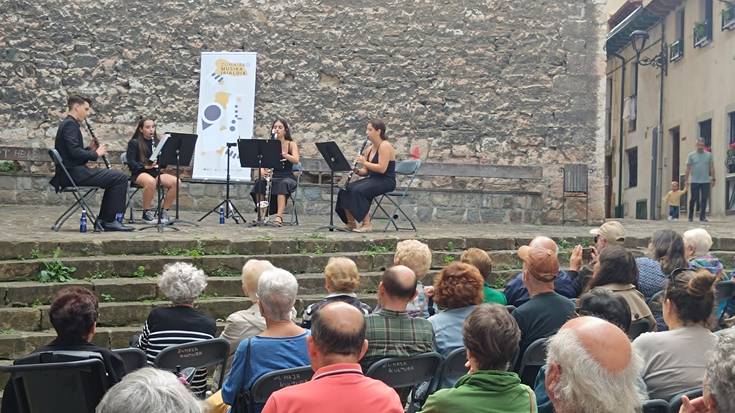 Klarinete doinuekin hasi da Zumaiako Musika Jaialdia