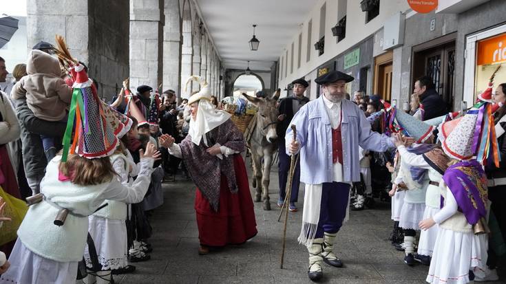 Eguraldi tristea baina giro alaia, Olentzeroren eta Mari Domingiren etorreran