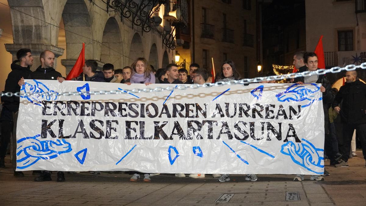 Errepresioari elkartasunarekin erantzun diote