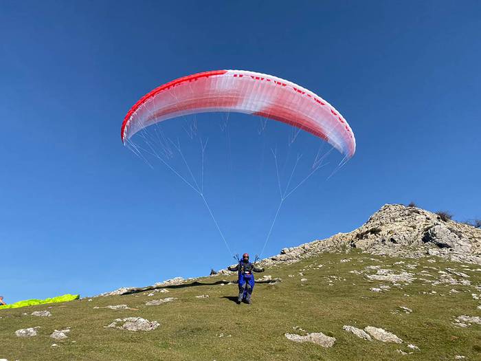 Ander Lasa: "Probatu dudan drogarik gogorrena da parapentea"