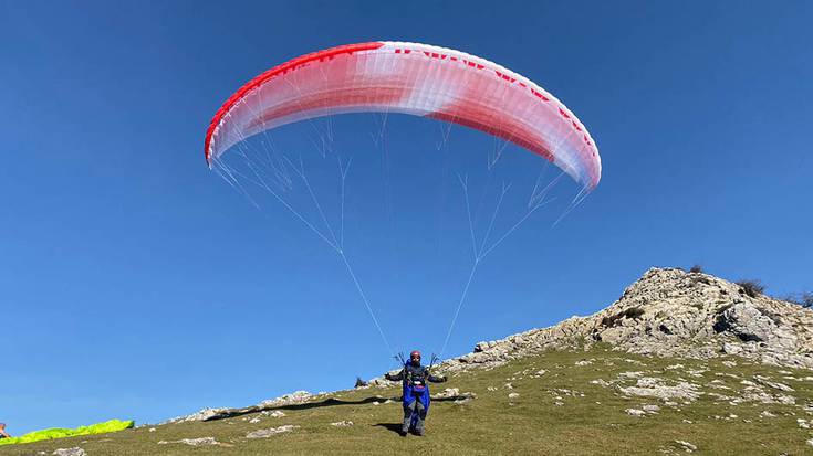 Ander Lasa: "Probatu dudan drogarik gogorrena da parapentea"