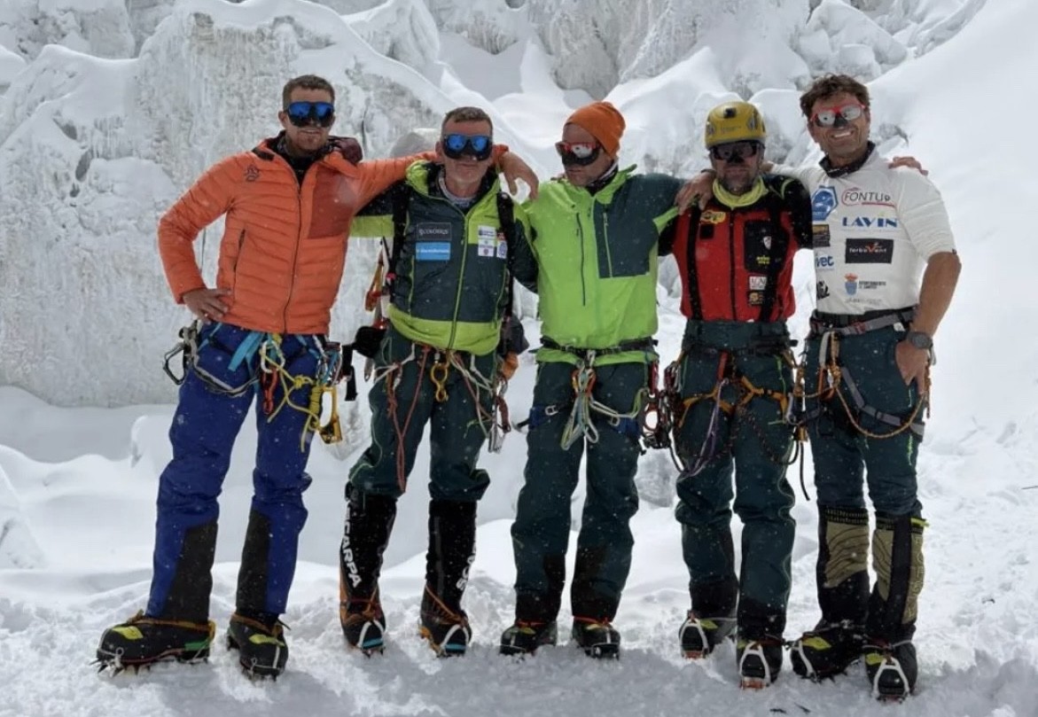 Manaslu, elur eta euri jasa handiek zapuztutako asmoa