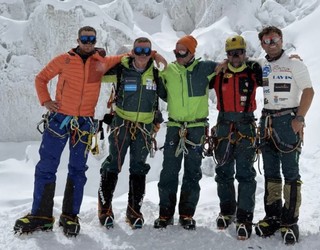 Manaslu, elur eta euri jasa handiek zapuztutako asmoa
