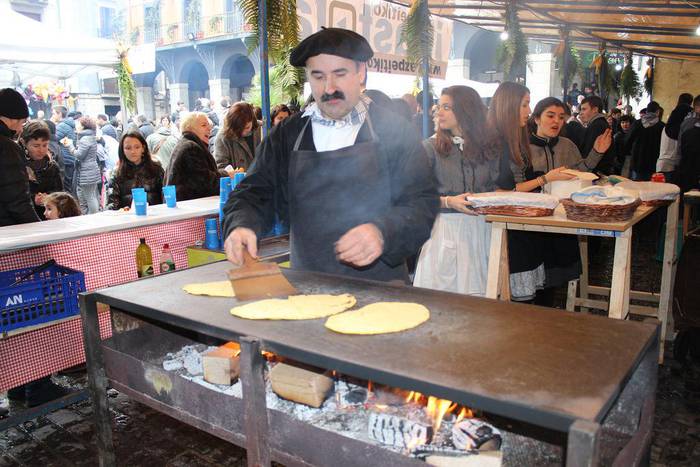 Azaroa agurtzeko jaiak