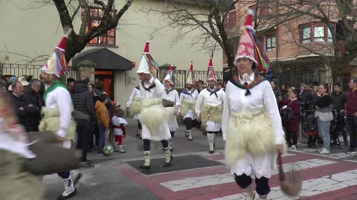 Galtxagorrien jaitsiera ospatu da lehen aldiz Zarautzen