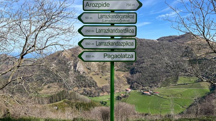Madariagako baserri izenen seinaleak berritzen ari da udala