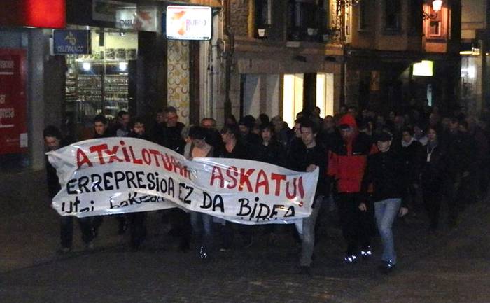 Atxiloketen aurrean, larunbatean Bilbora joateko deia egin du Zumaiako Ezker Abertzaleak