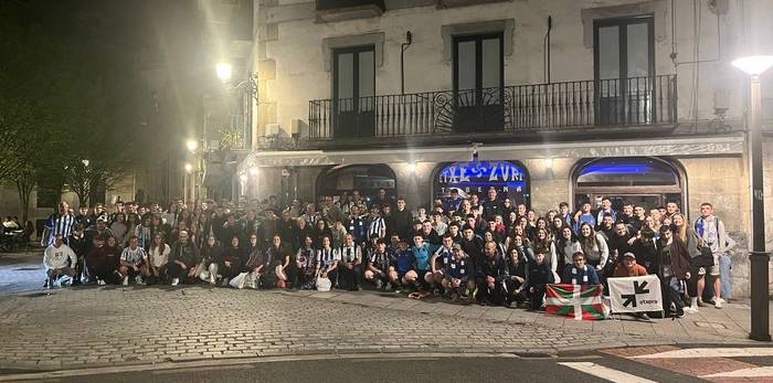 150etik gora zale hiru autobusetan, Azpeititik Sevillara