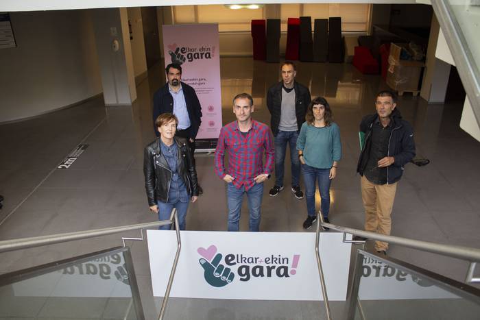 Elkartegintzari aitortza eginez
