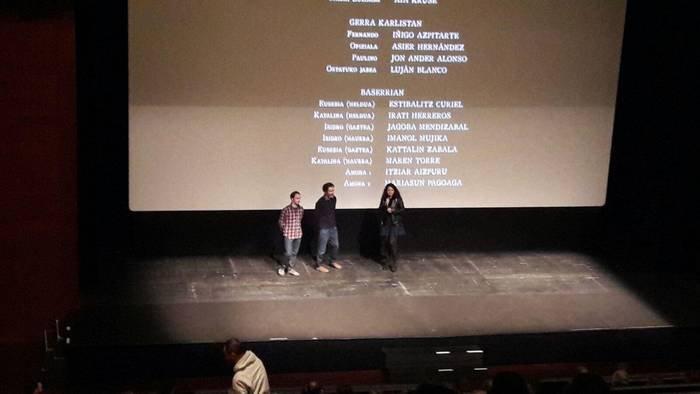 'Handia' filma aurkeztu dute Jon Garaño zuzendariak eta Iñigo Aranburu aktoreak Azpeitian