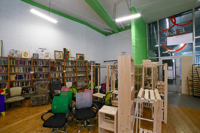 Bigarren eskuko liburuak salduko ditu Elkar-ekinek plazan datozen egunetan