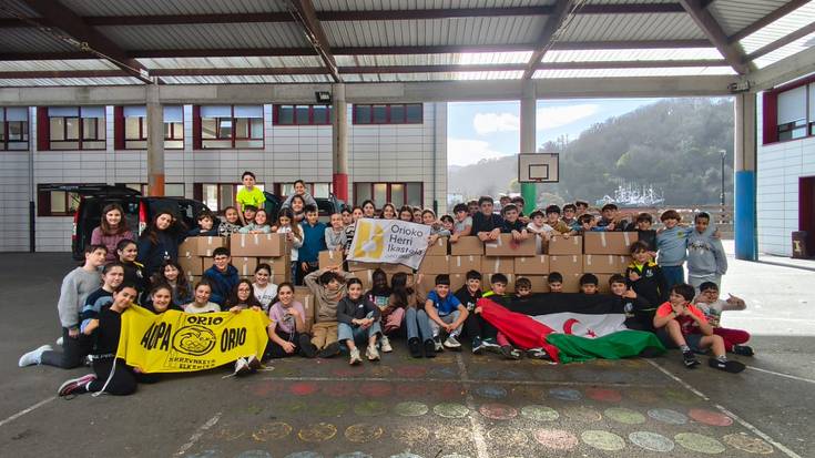Orioko Herri Ikastola osatzen dugun komunitateko kideok elkartasuna erakutsi diogu Saharako herriari