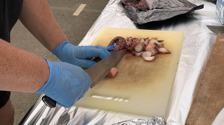 Milaka brotxeta, Olagarro egunean zerbitzatzeko zain