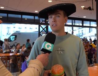 Hanburgesa onenaren txapela jantzi dute Odriozola harategiak eta Da tabernak