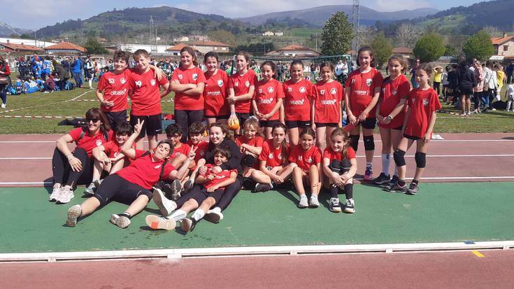 Kantabrian eta Katalunian aritu dira Pulpo Eskubaloiaren harrobiko taldeak