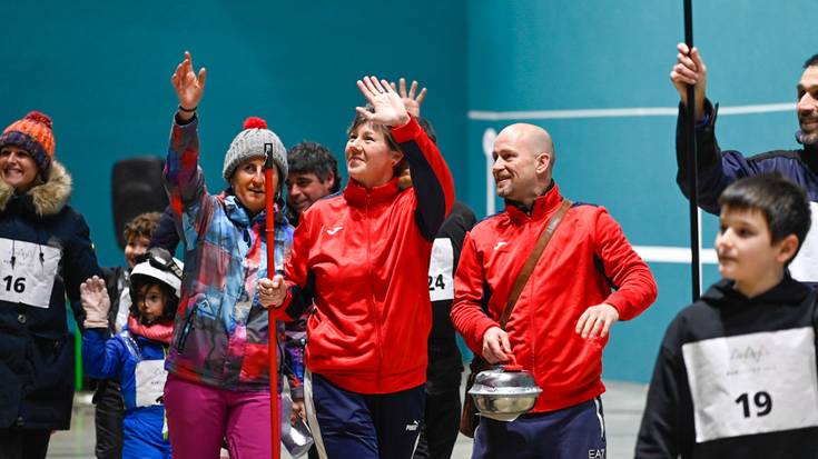 Kolorea eta umorea Aiako inauterietan, eguraldi txarrari aurre egiteko