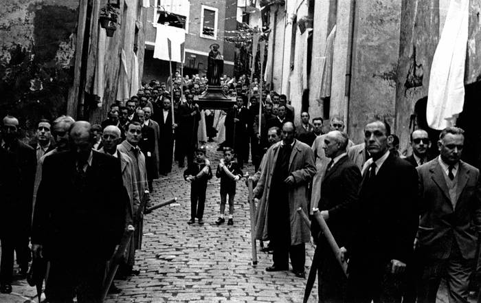 Emakumeak festetan lan egitetik jaiaren parte izatera igaro dira