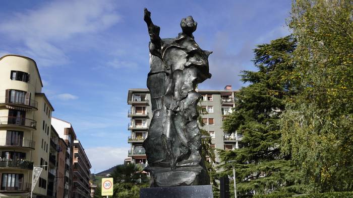 Lore eskaintza: Antonio Oteizaren jaiotzaren mendeurrena