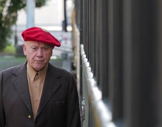 Triki-traka hotsa isildu zuten, baina ez haren oihartzuna