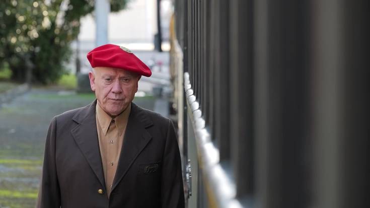 Triki-traka hotsa isildu zuten, baina ez haren oihartzuna